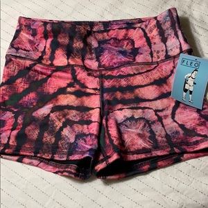 NWT size M Fleo shorts